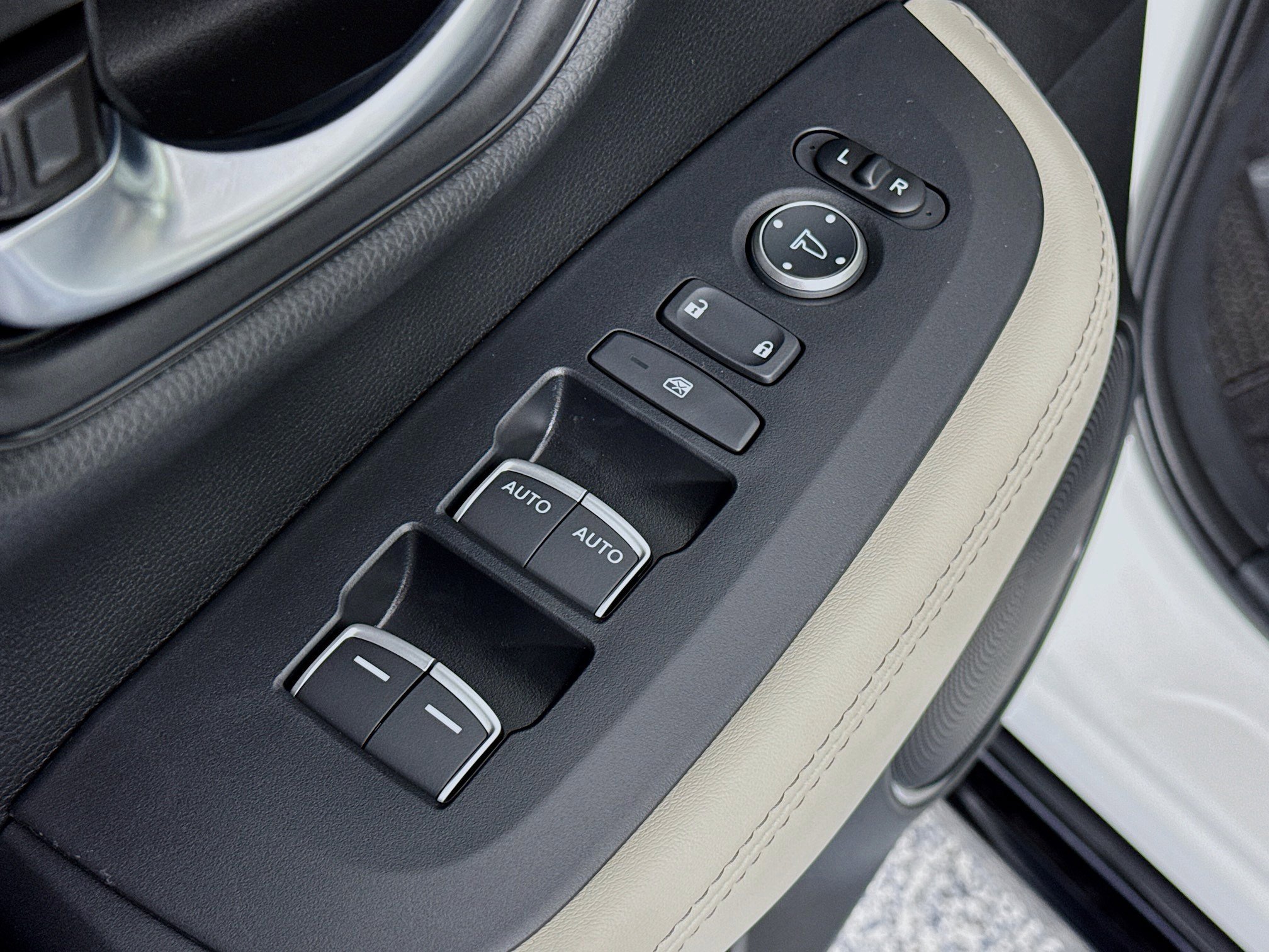 New 2026 Honda HR-V EX-L image 17