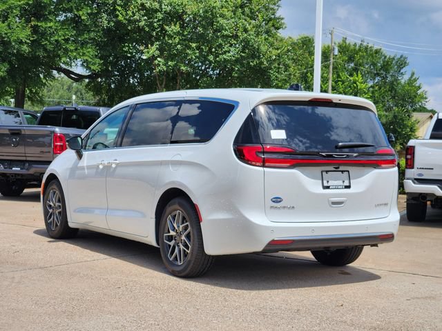 New 2027 Chrysler Pacifica Limited FWD image 4
