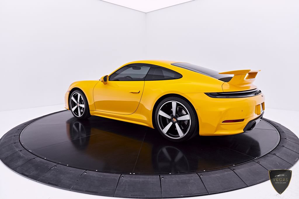 Used 2025 Porsche 911 Carrera RWD image 17