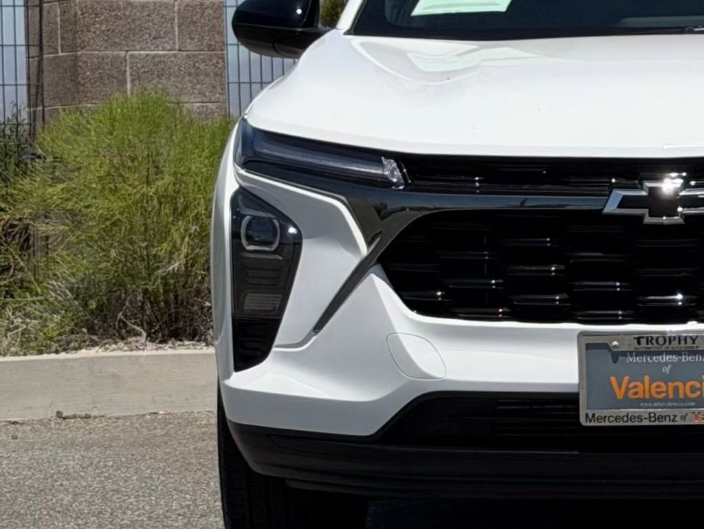 Used 2025 Chevrolet Trax RS w/ Sunroof Package FWD image 7