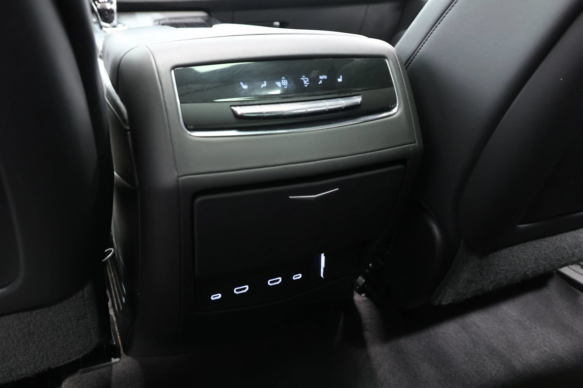 Used 2023 Cadillac Escalade ESV Sport w/ LPO, ONYX Package AWD/4WD image 72