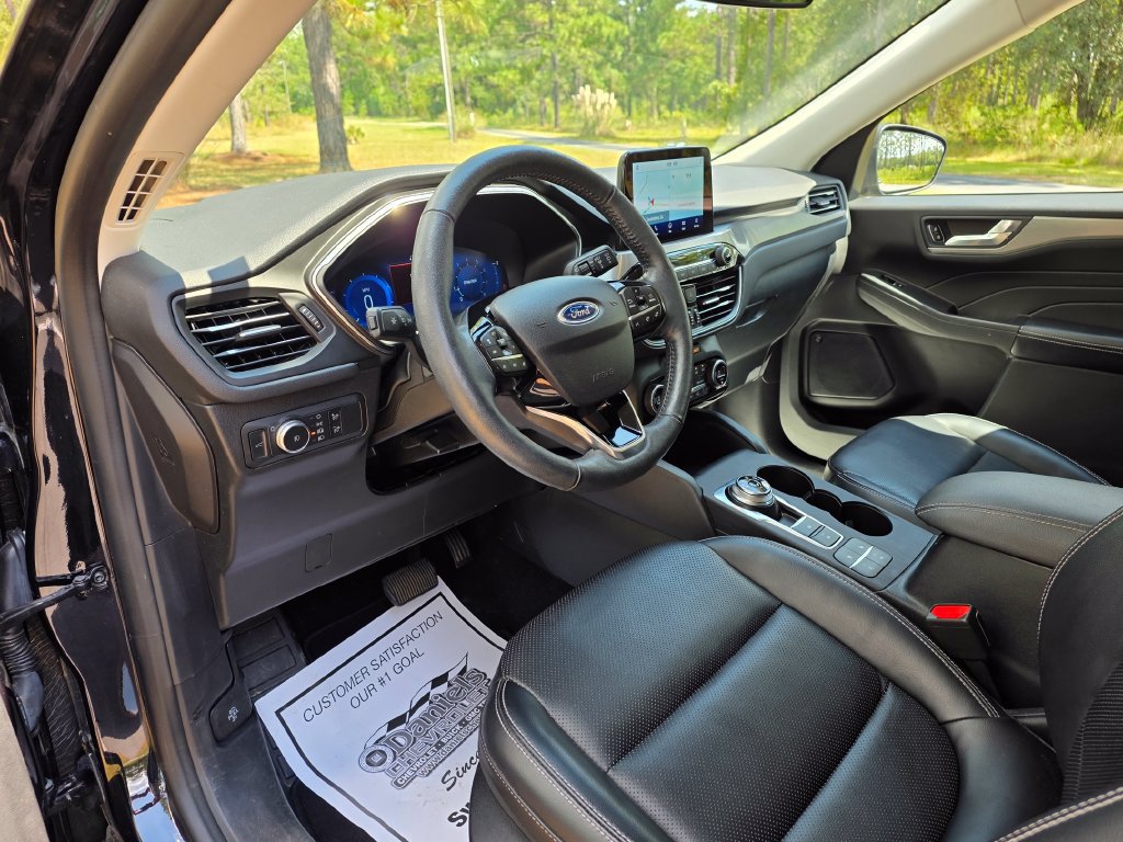 Used 2021 Ford Escape Titanium AWD/4WD image 12