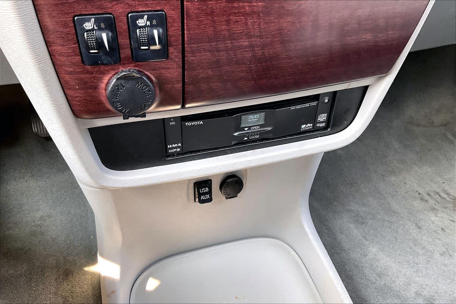 Used 2014 Toyota Sienna XLE w/ Entertainment Package FWD image 37