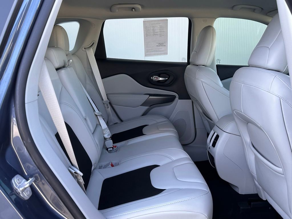 Used 2021 Jeep Cherokee Latitude Plus image 17