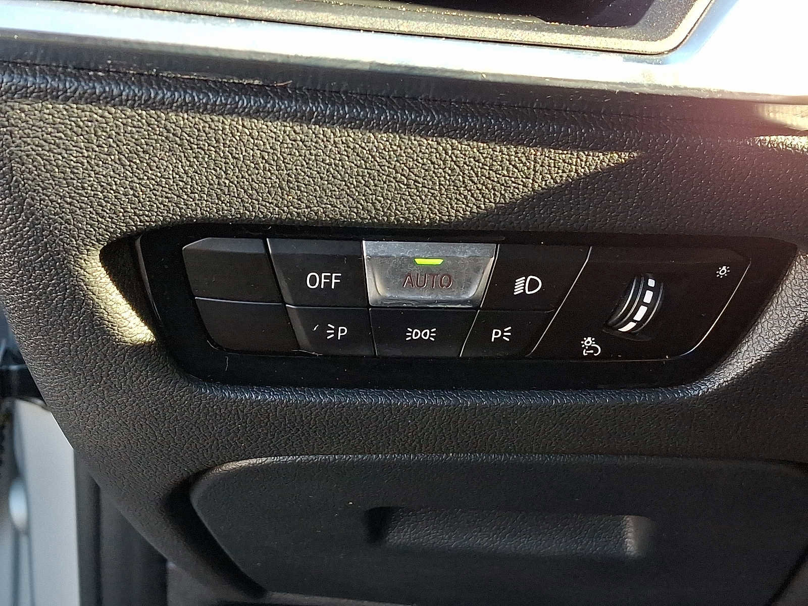 Used 2019 BMW 330i xDrive Sedan w/ Driving Assistance Package image 28