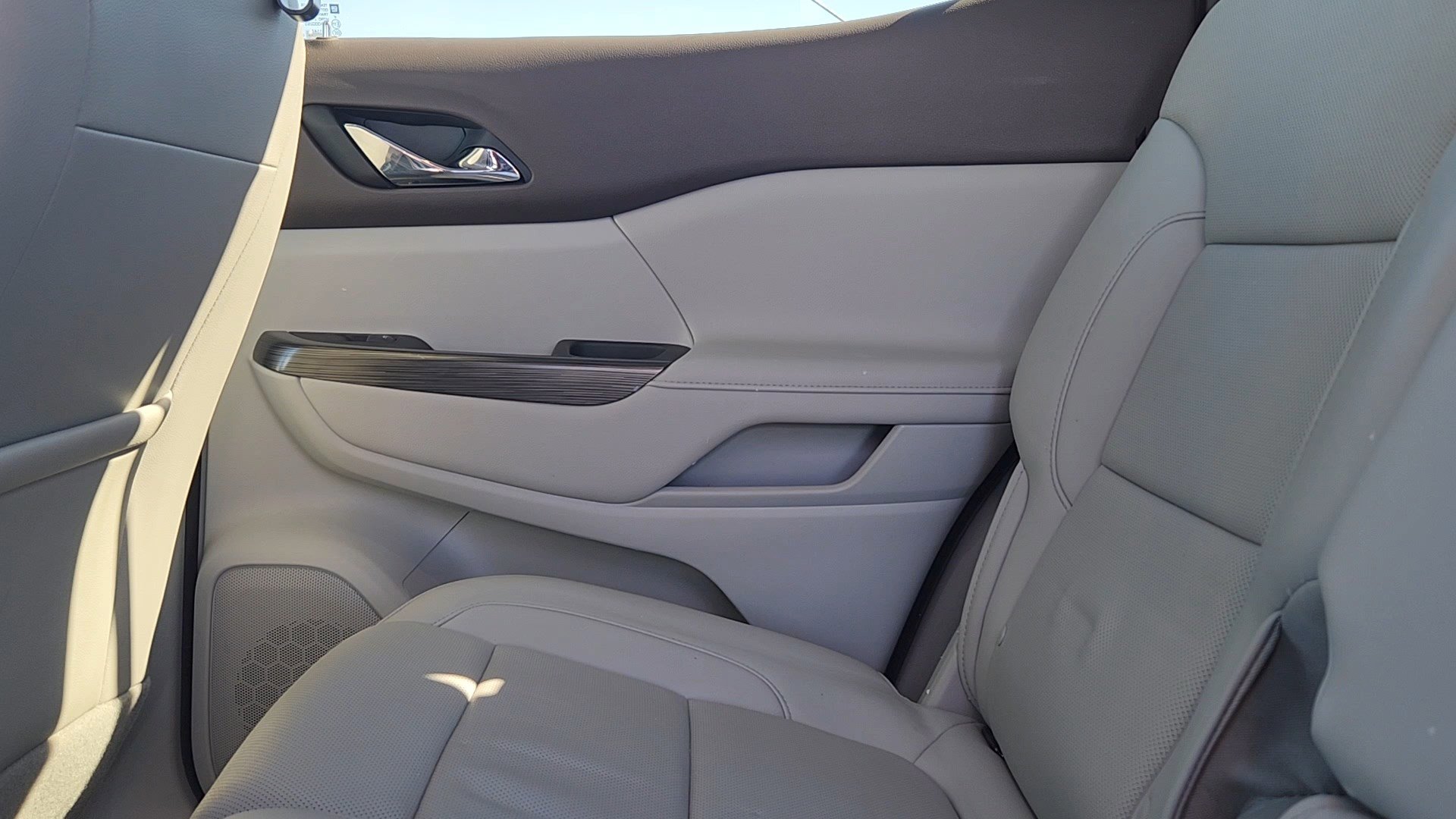 Used 2023 GMC Acadia SLT image 16