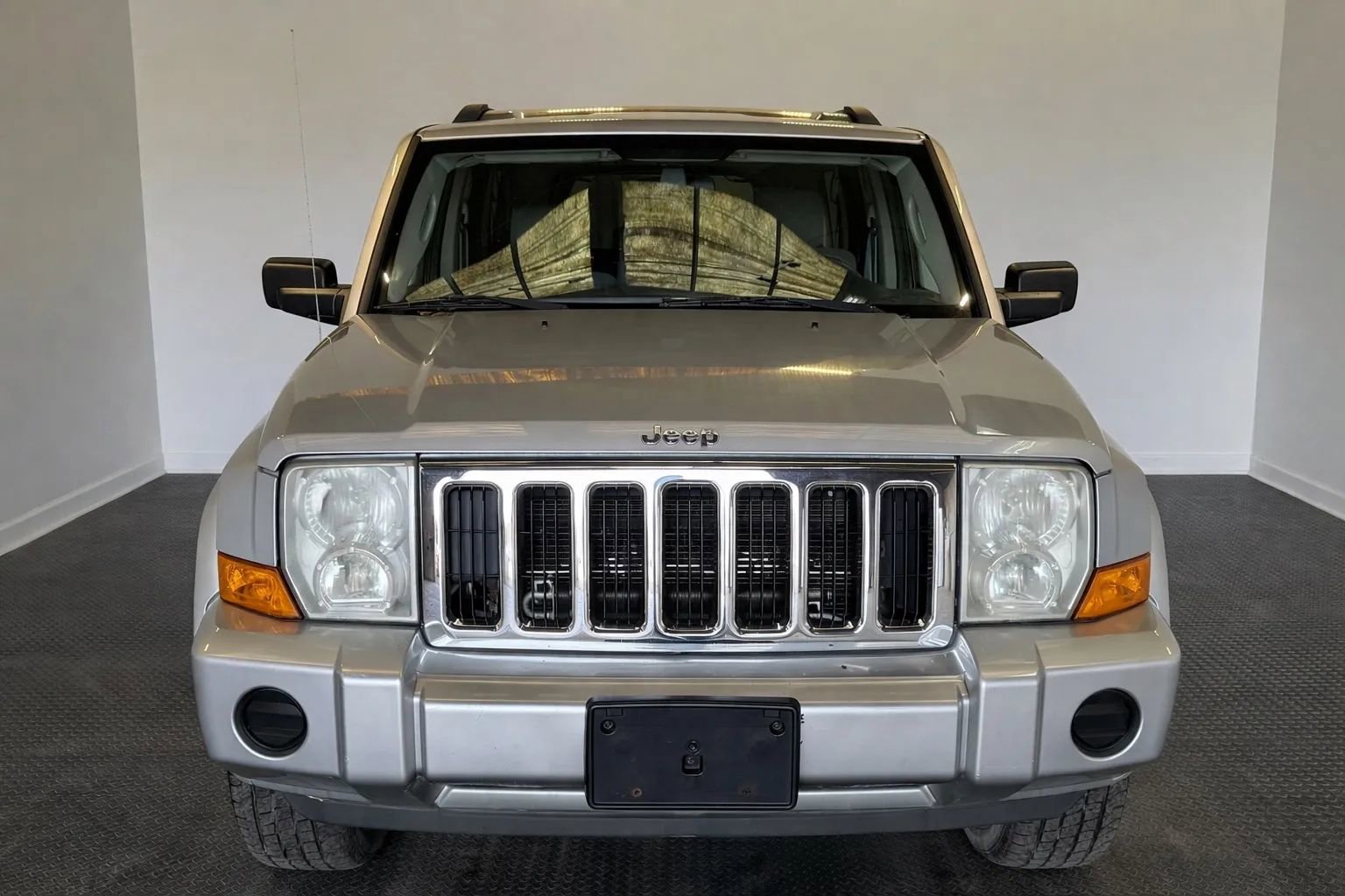 Used 2007 Jeep Commander Sport image 2