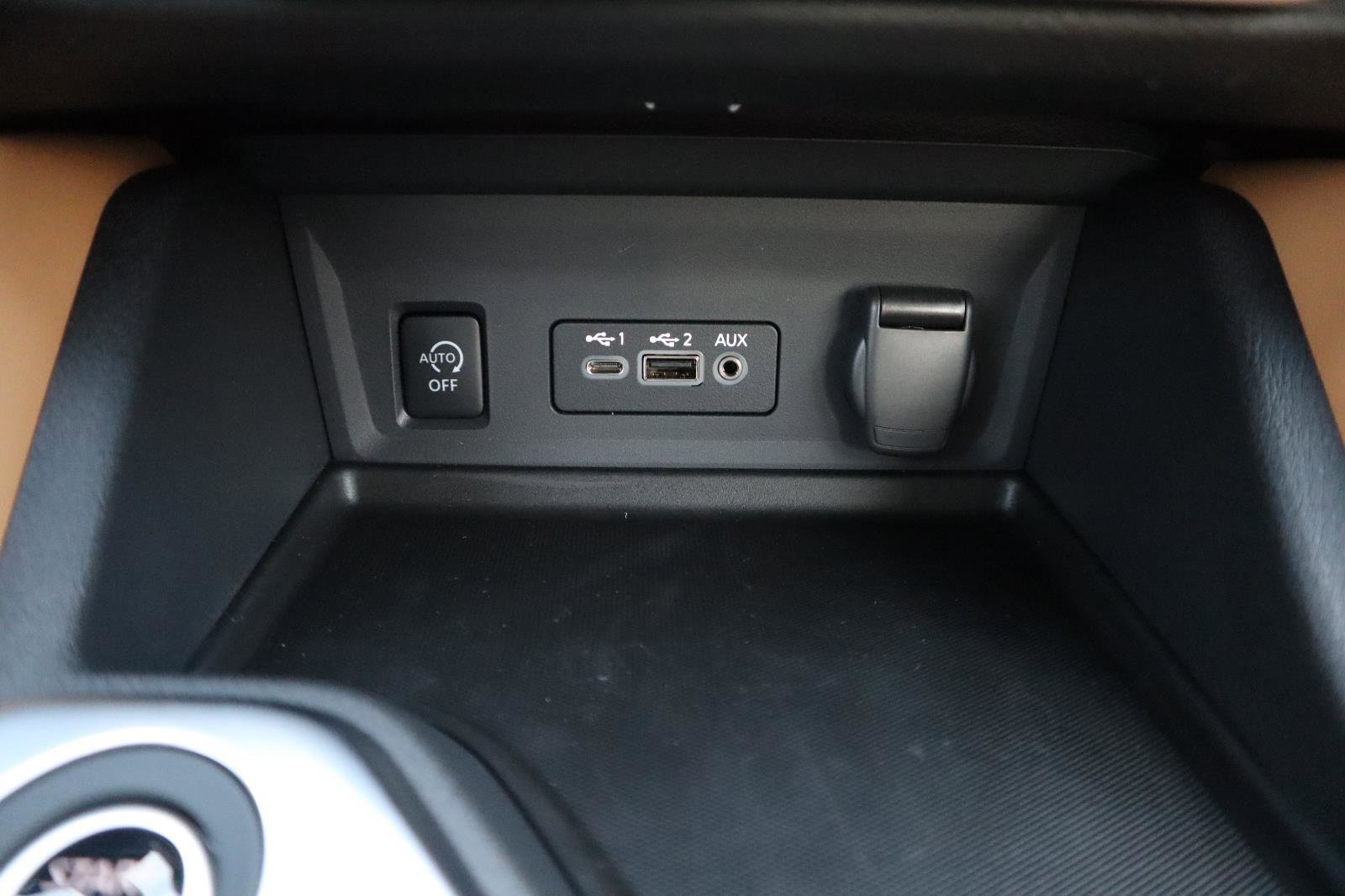 Used 2025 Nissan Sentra SV w/ SV Premium Package image 32