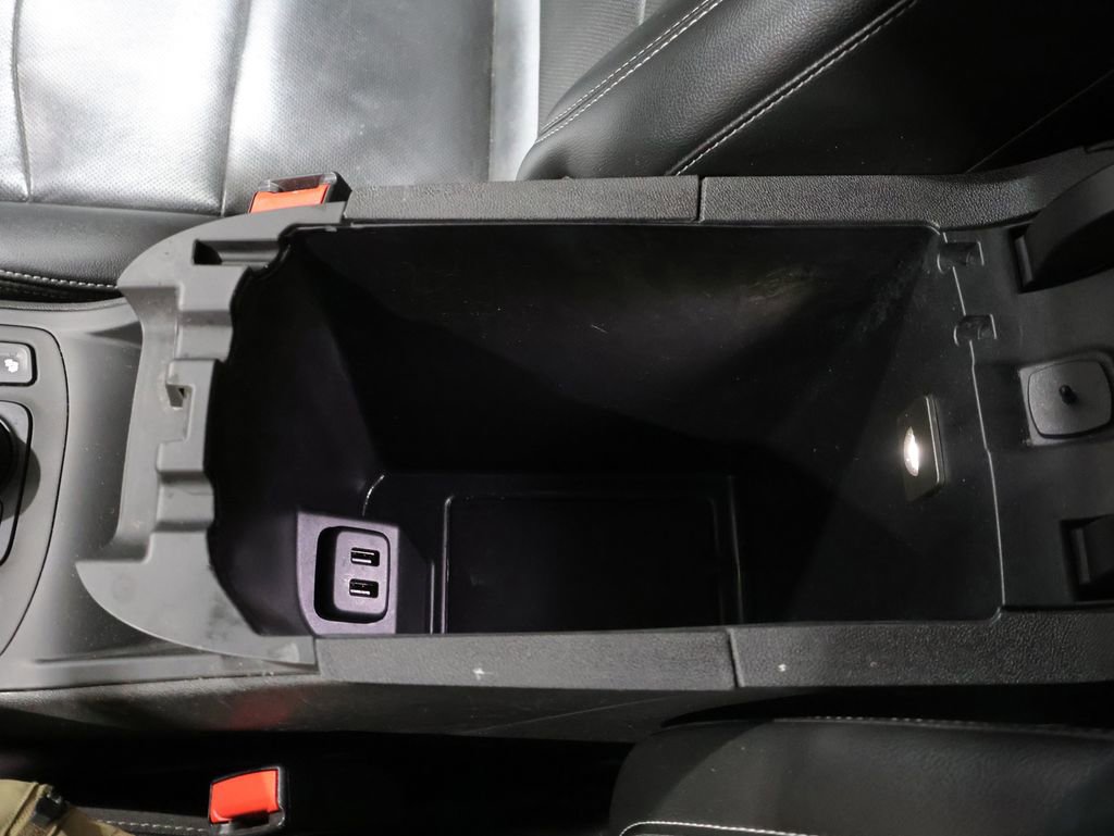 Used 2023 GMC Terrain SLT image 31