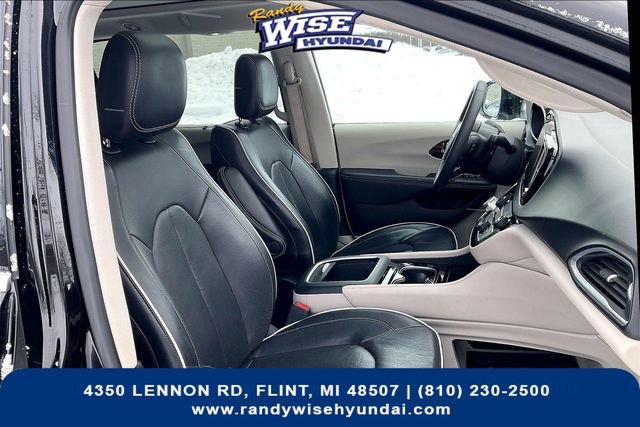Used 2024 Chrysler Pacifica Limited image 7