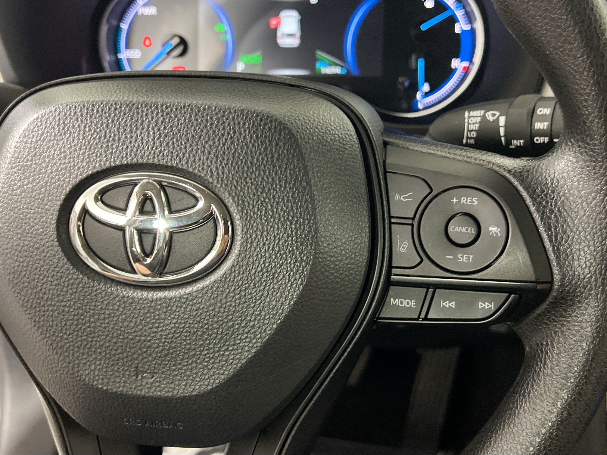 Used 2025 Toyota RAV4 XLE AWD/4WD image 20