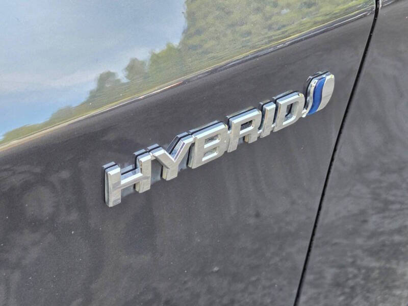 Used 2014 Toyota Prius Four FWD image 22