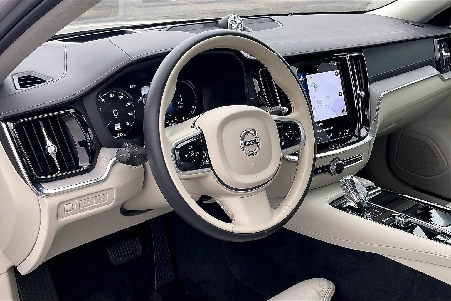 Used 2022 Volvo S60 T8 Inscription image 15