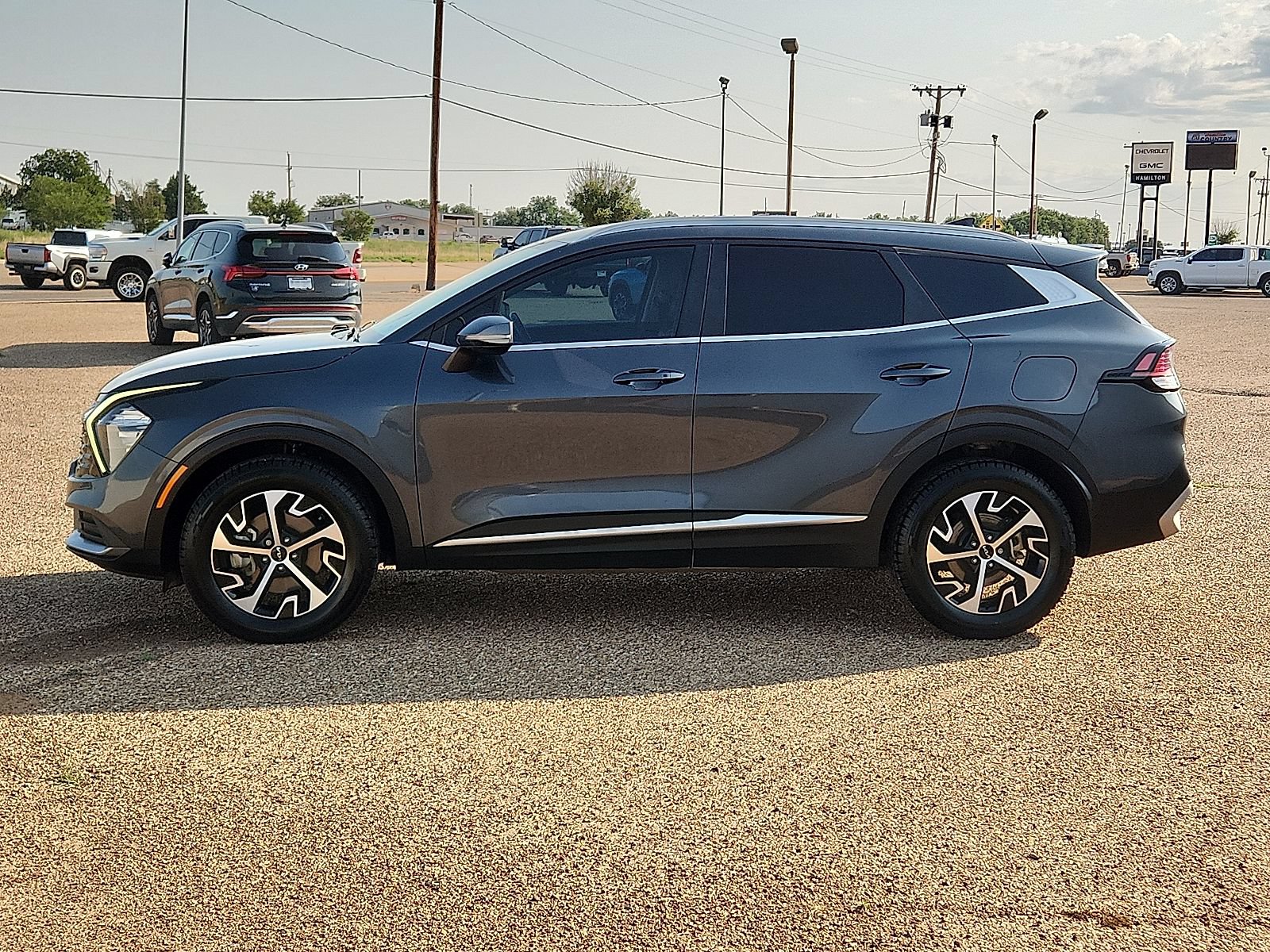 Used 2023 Kia Sportage EX AWD/4WD image 2