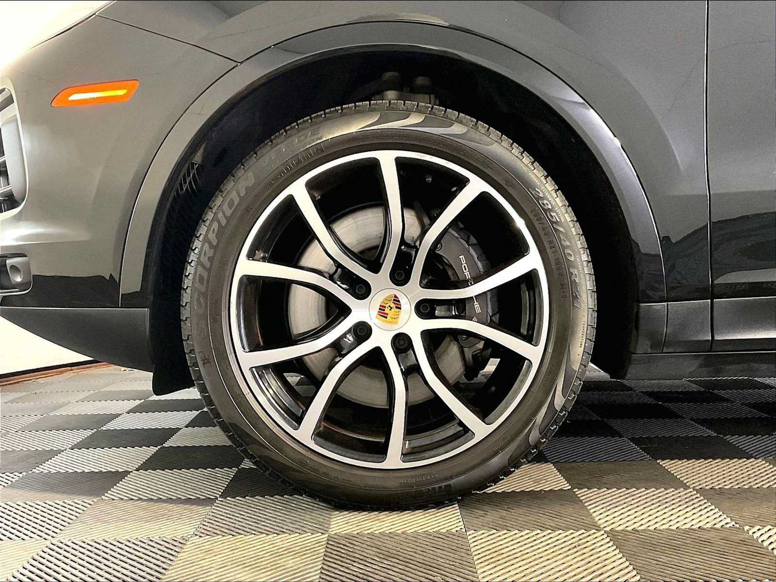 Certified 2023 Porsche Cayenne AWD/4WD image 11