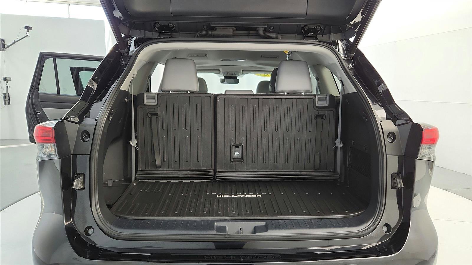 Certified 2022 Toyota Highlander XLE image 32