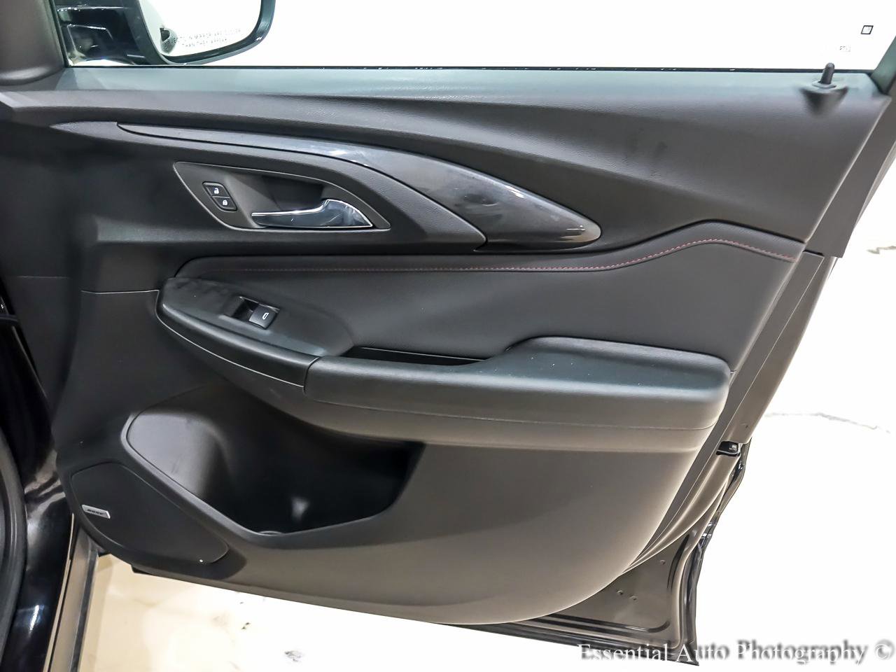 Used 2022 Chevrolet TrailBlazer RS w/ Sun and Liftgate Package image 32