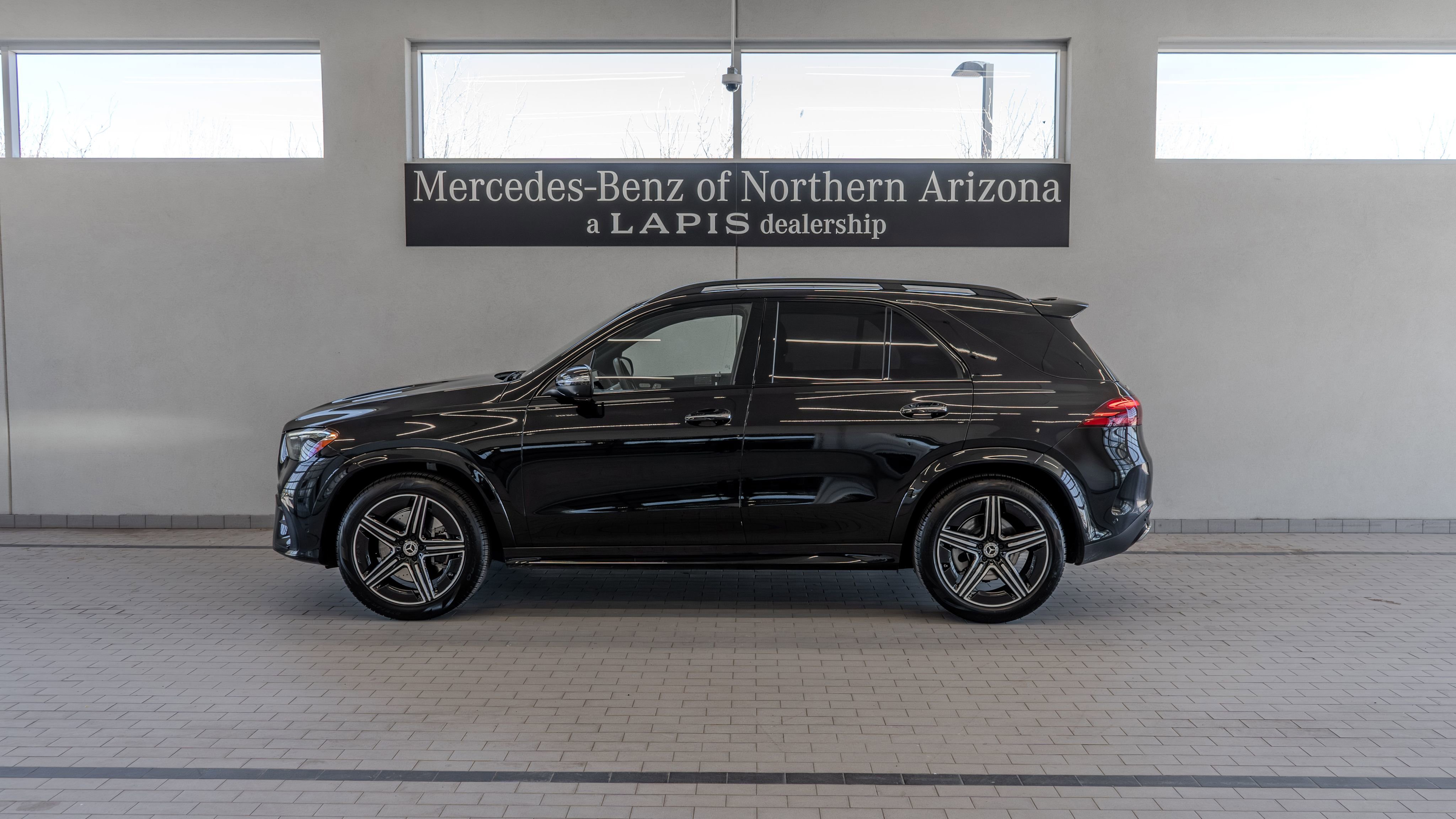 Used 2025 Mercedes-Benz GLE 350 4MATIC image 2