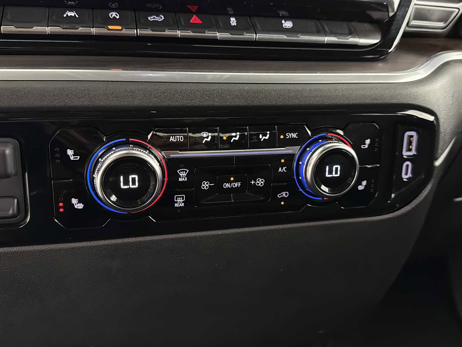 Used 2025 GMC Sierra 1500 SLT image 30