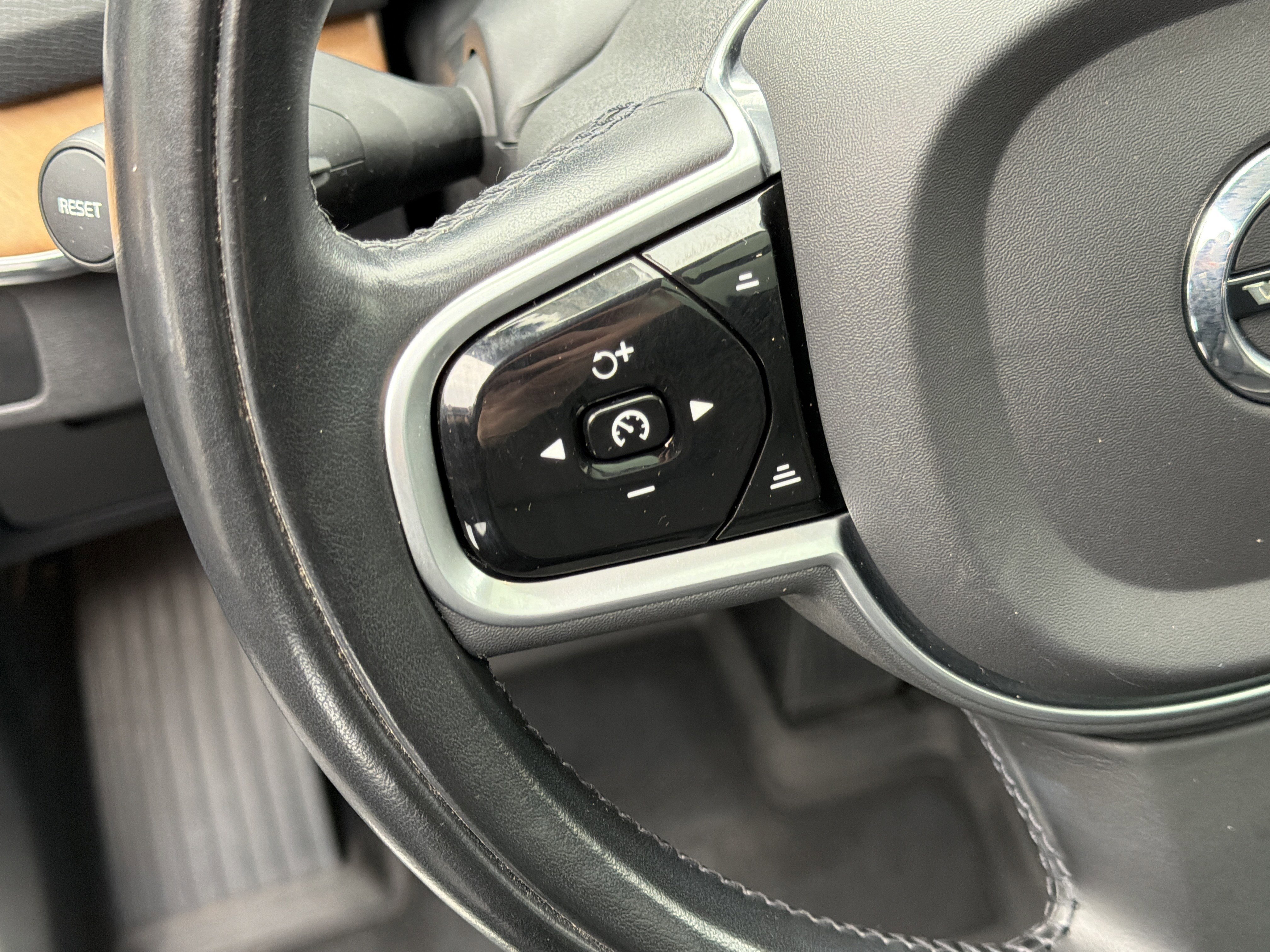 Certified 2022 Volvo XC90 T8 Inscription Expression w/ Advanced Package image 19