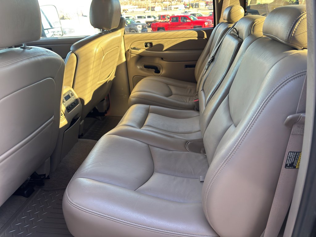 Used 2006 Chevrolet Silverado 2500 LT w/ Heavy-Duty Power Package image 11