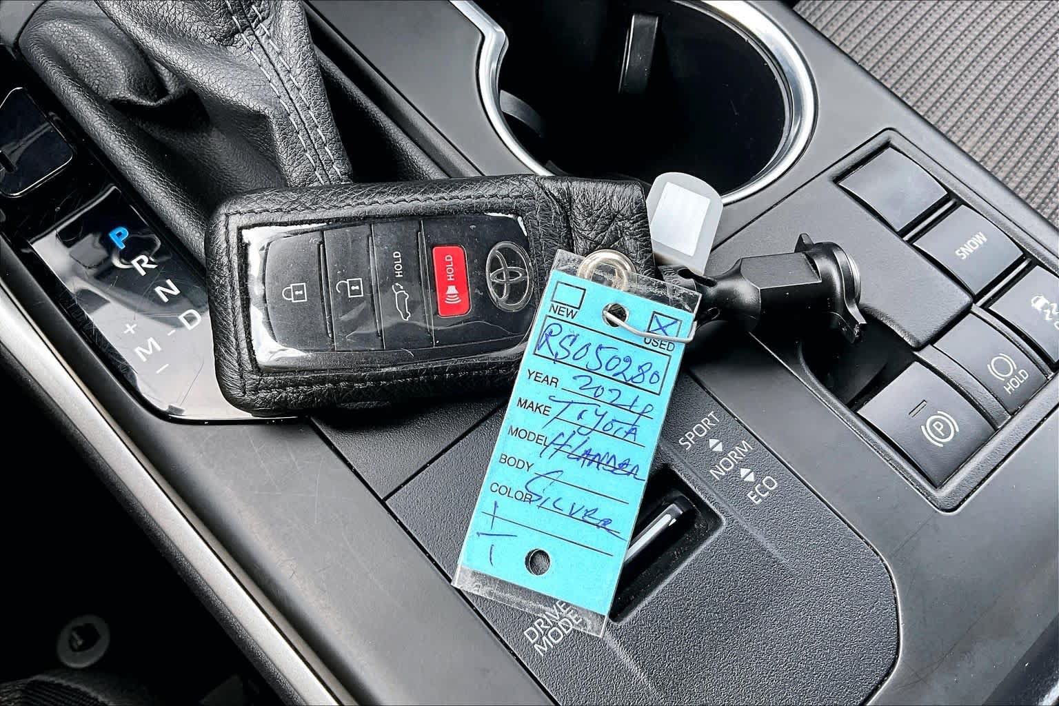 Certified 2024 Toyota Highlander LE FWD image 14