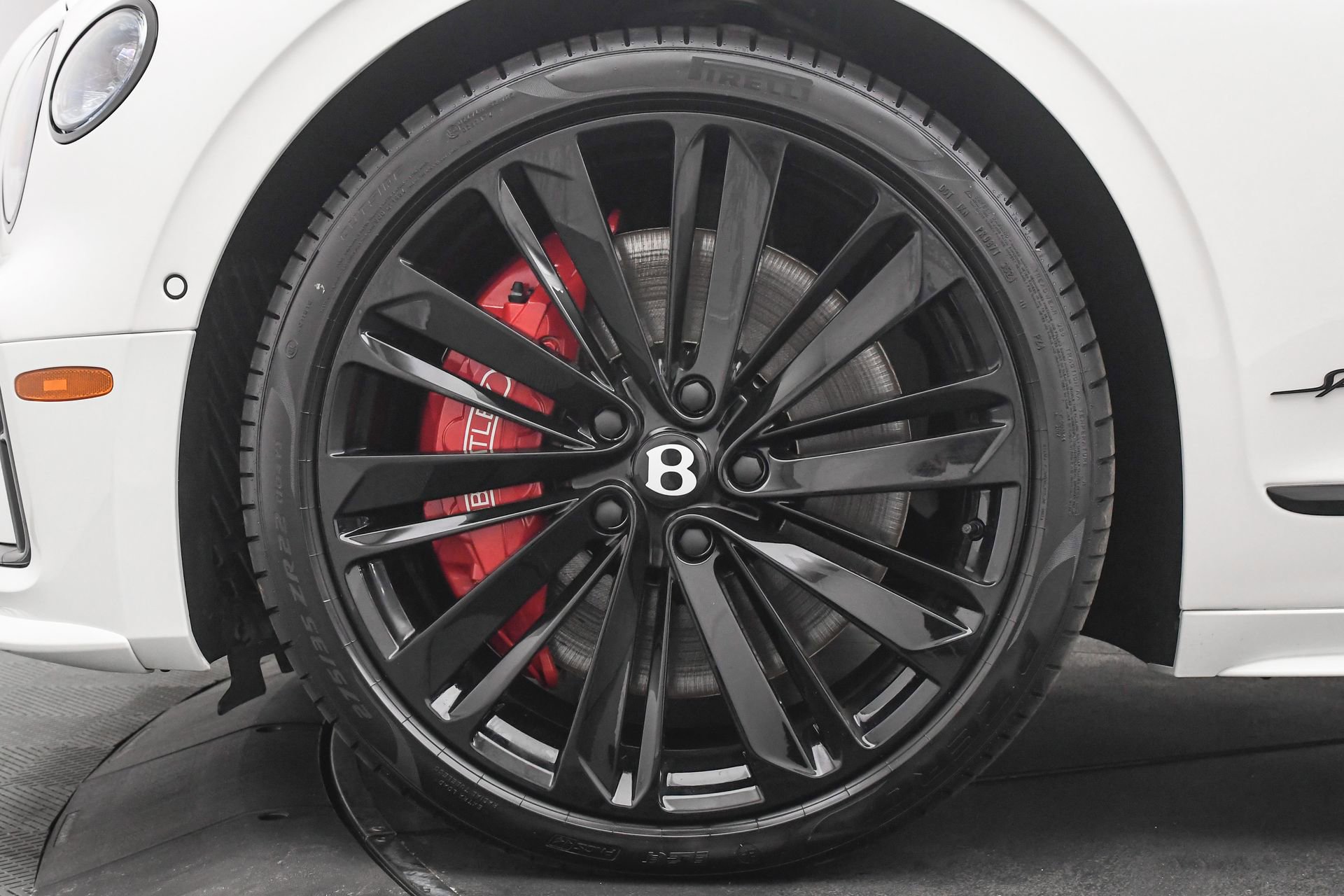 New 2025 Bentley Flying Spur Plug-In Hybrid image 6