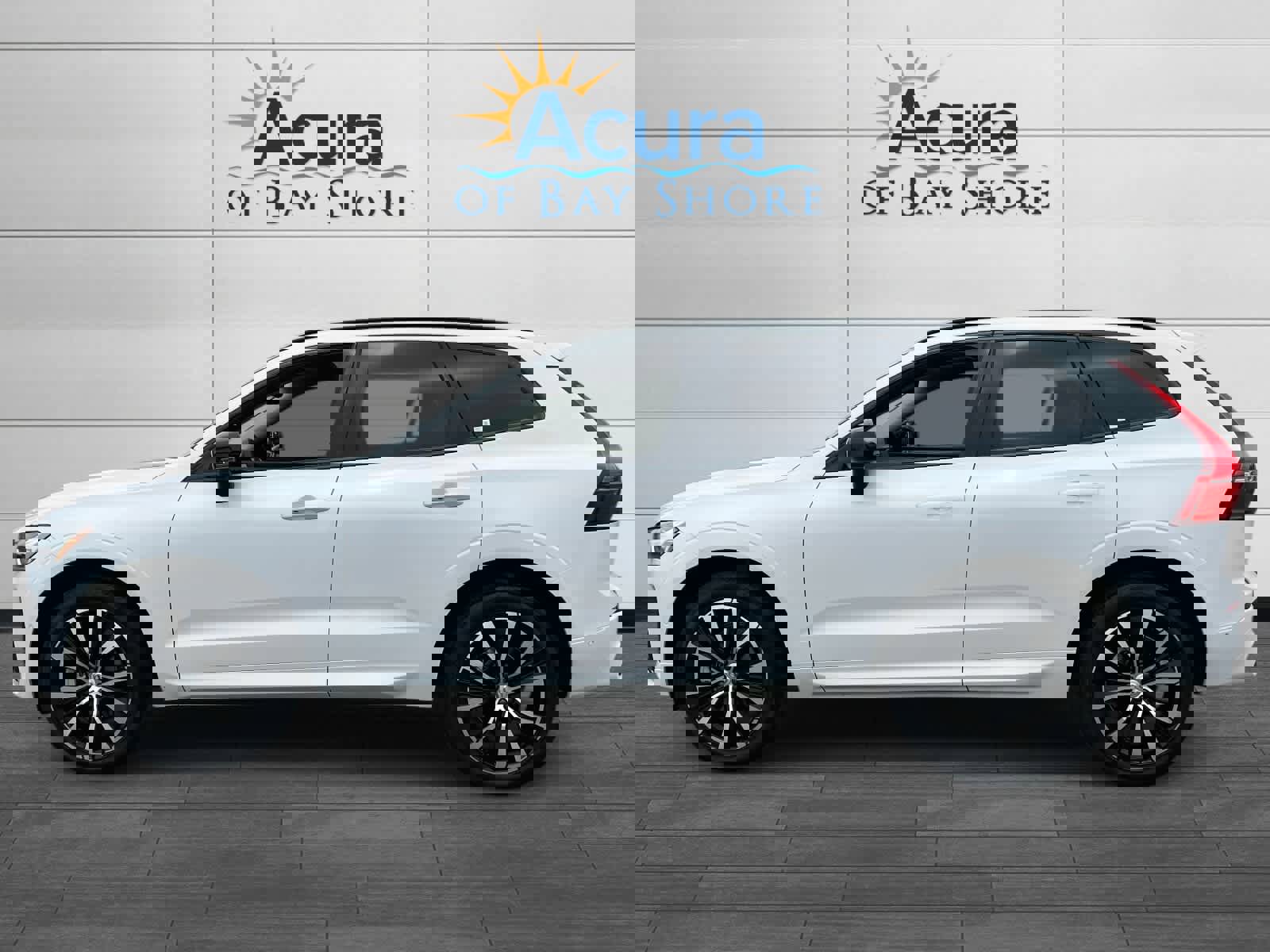 Used 2023 Volvo XC60 B5 Plus w/ Climate Package image 2