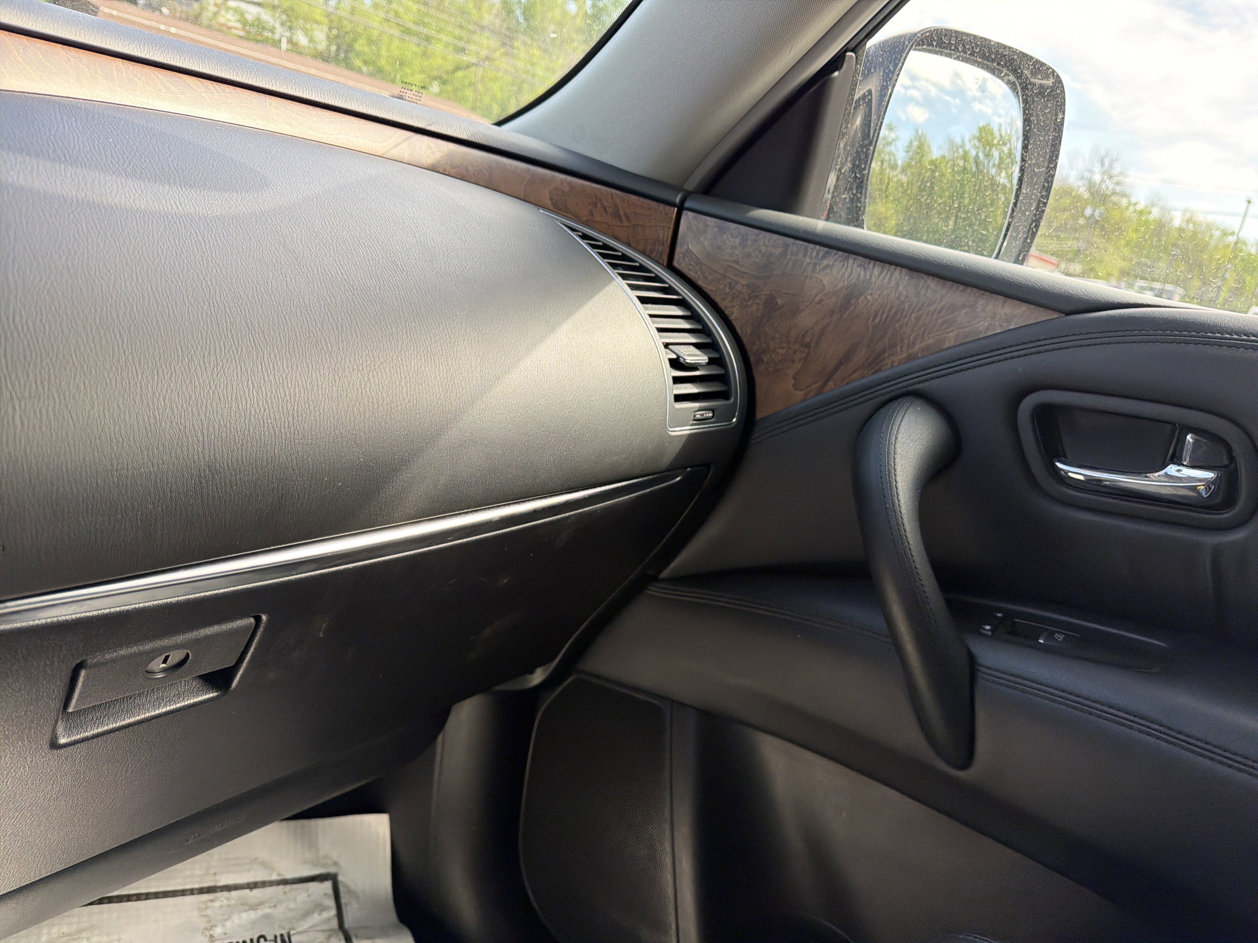 Used 2024 Nissan Armada SL w/ Captain's Chairs Package AWD/4WD image 27