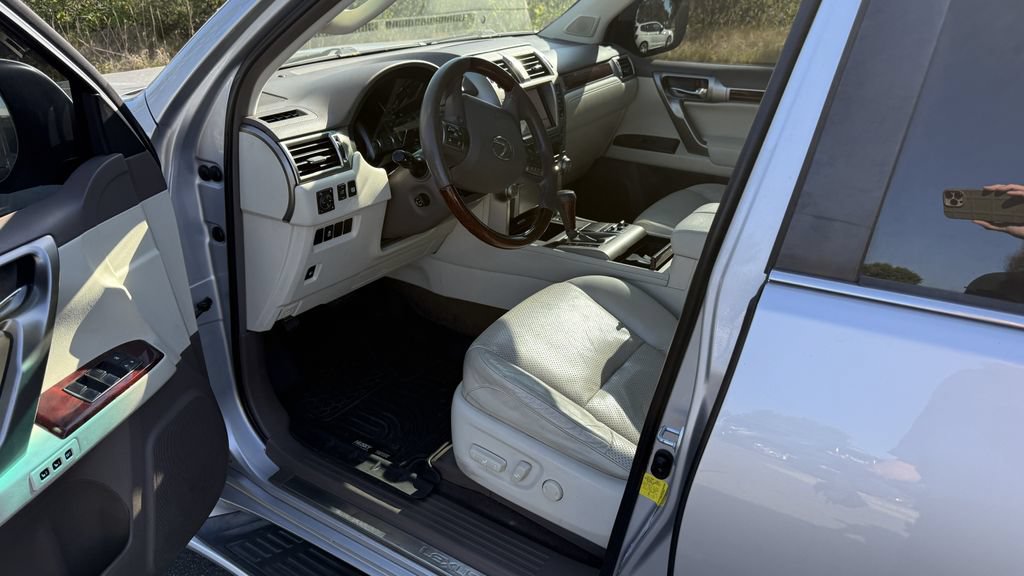 Used 2012 Lexus GX 460 w/ Comfort Plus Pkg AWD/4WD image 3