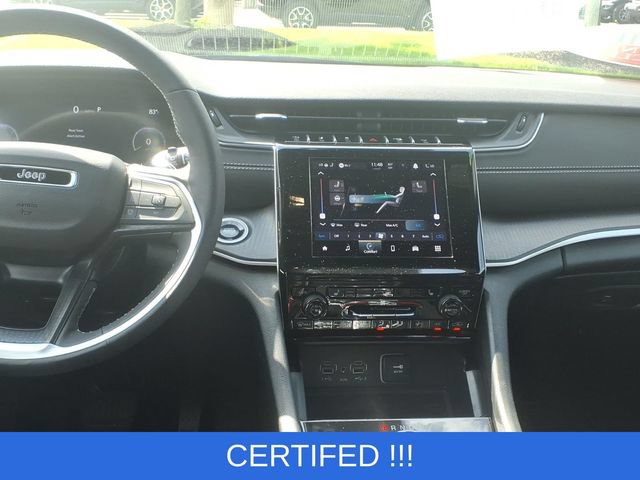 Used 2025 Jeep Grand Cherokee Altitude AWD/4WD image 11