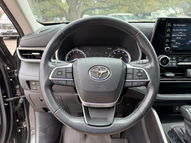 Used 2022 Toyota Highlander XLE image 8