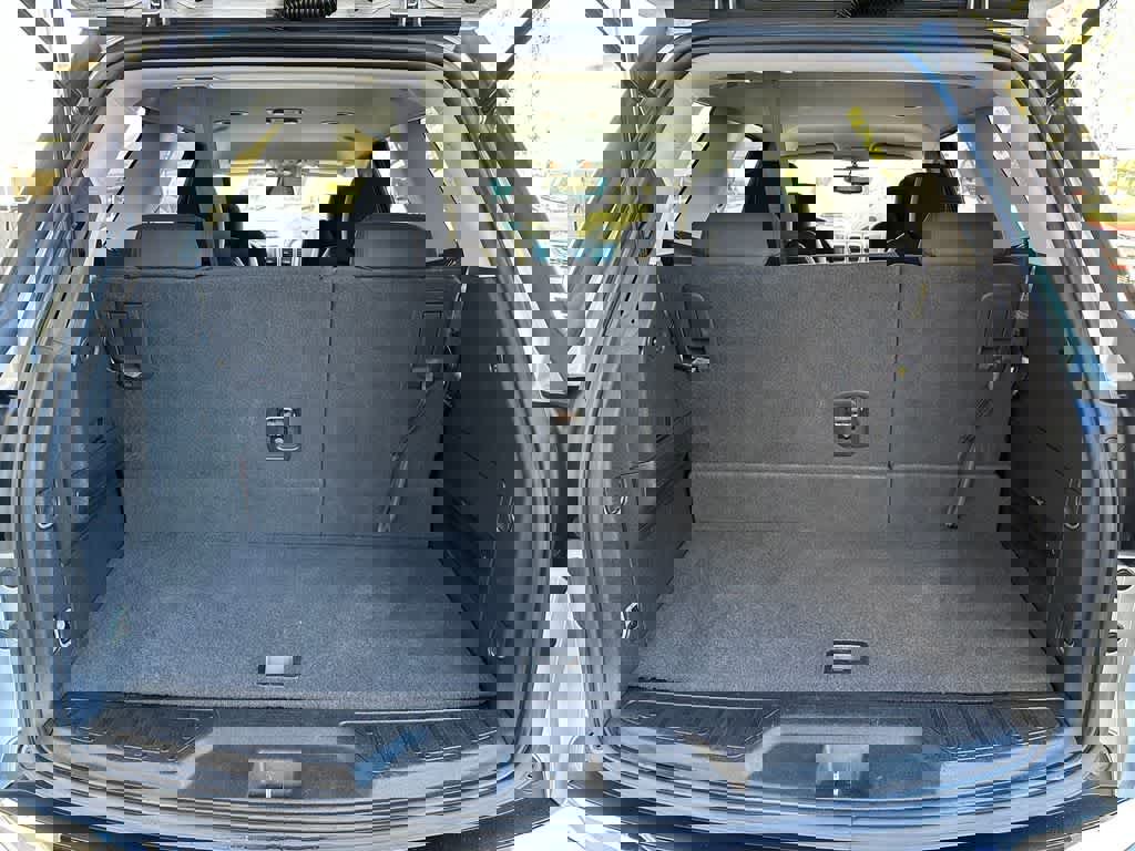 Used 2011 GMC Acadia SLE image 20