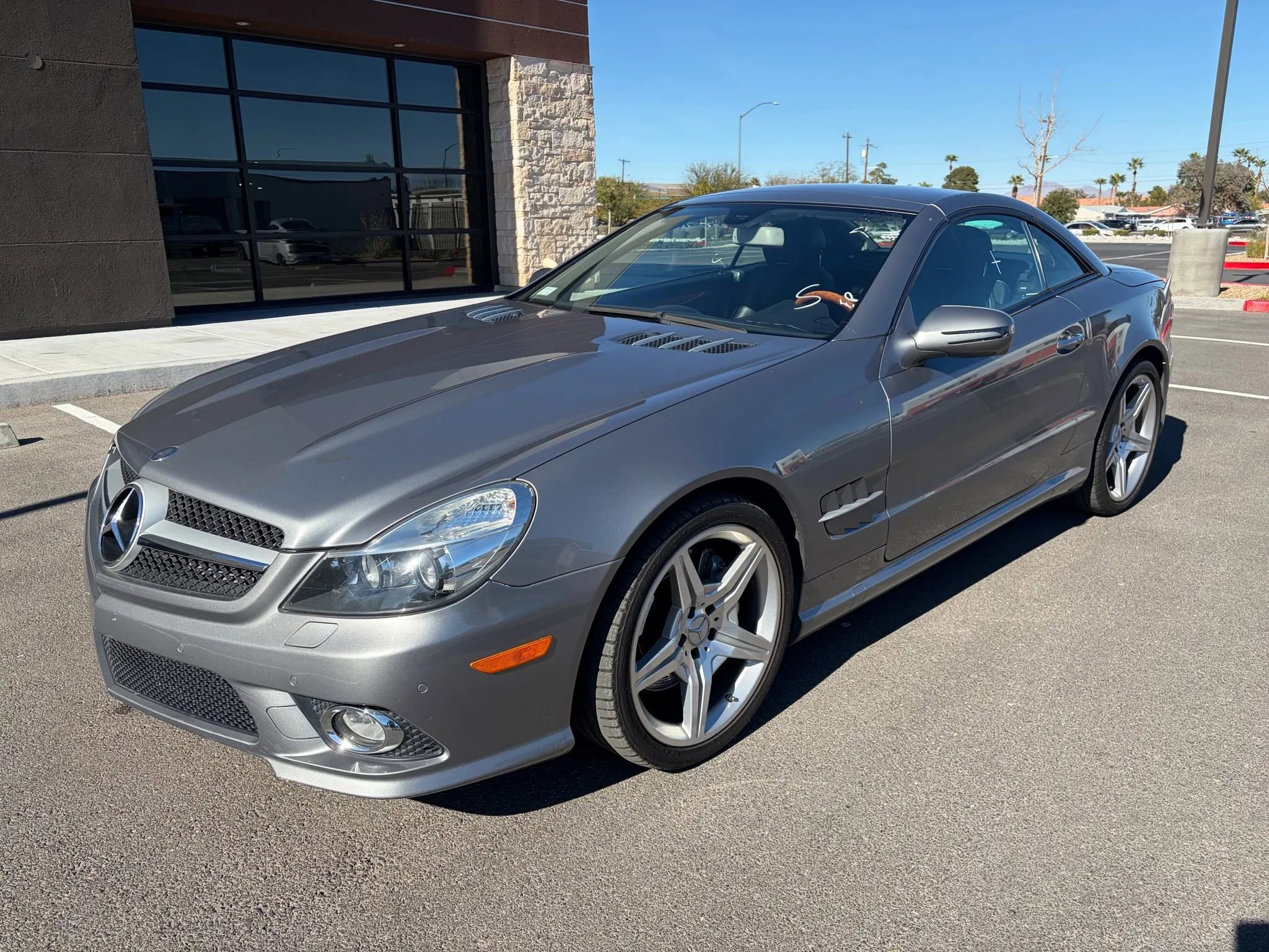 Used 2009 Mercedes-Benz SL 550 w/ Premium I Pkg image 2