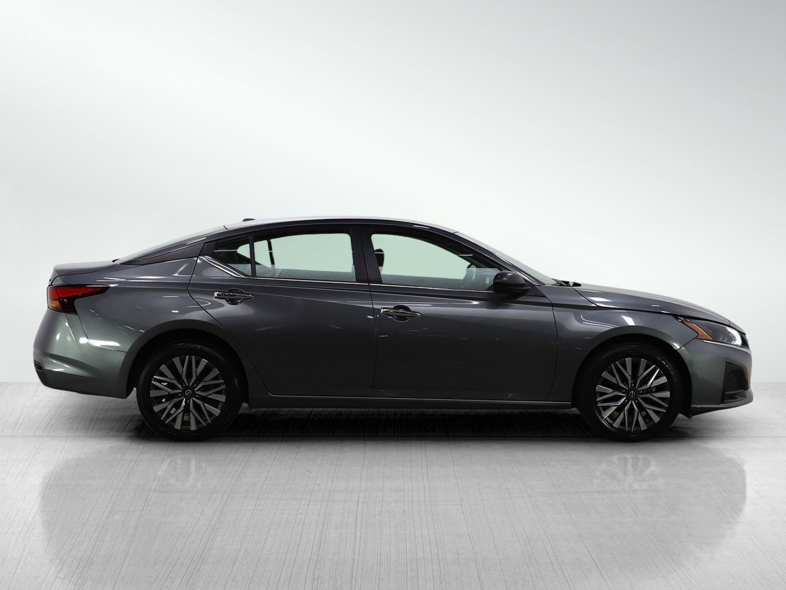 Used 2024 Nissan Altima 2.5 SV image 6