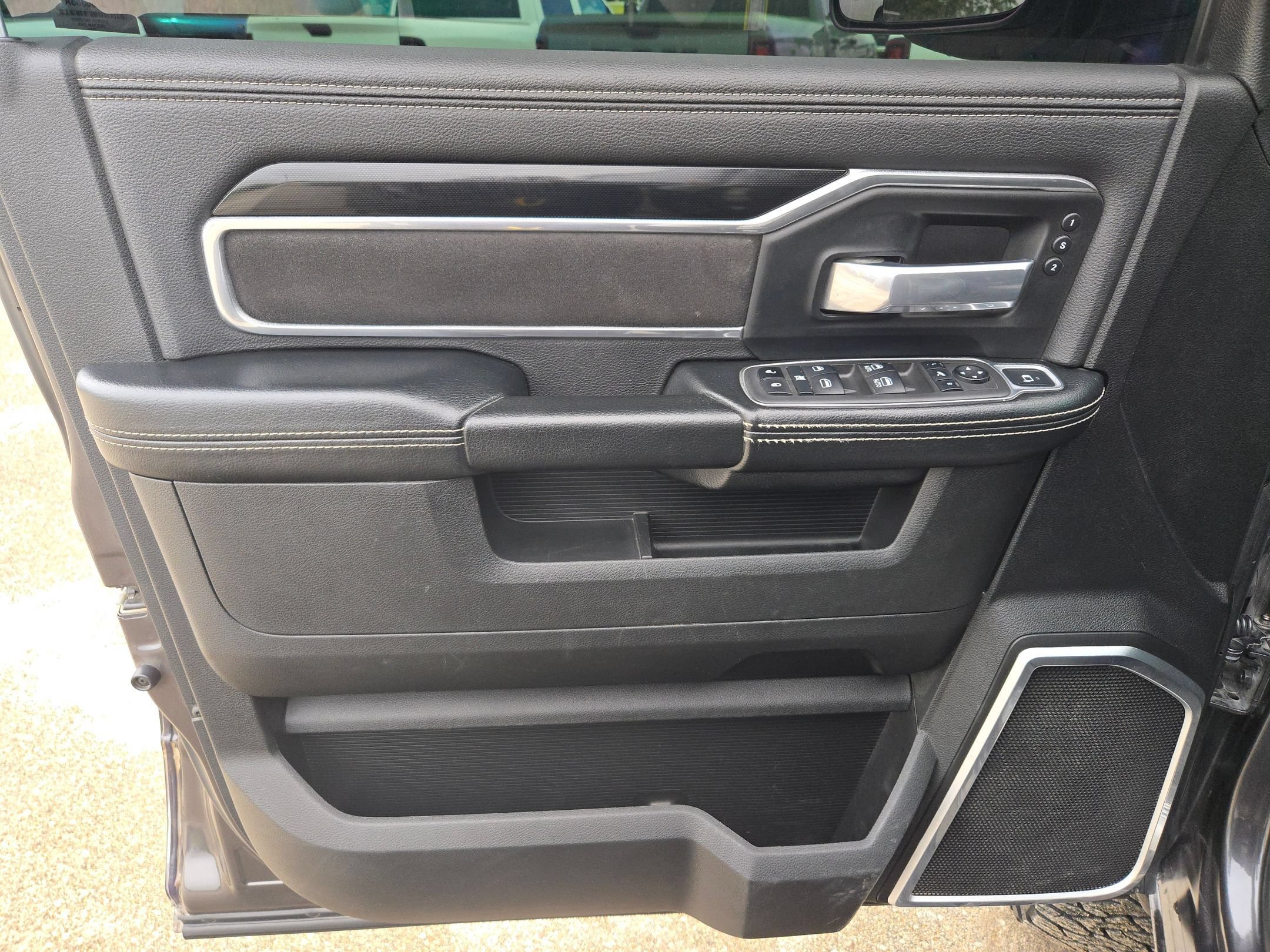 Used 2022 RAM 2500 Laramie w/ Night Edition AWD/4WD image 11