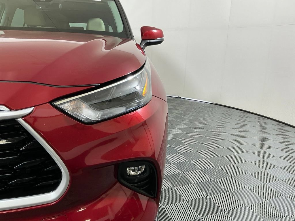 Used 2022 Toyota Highlander XLE FWD image 8