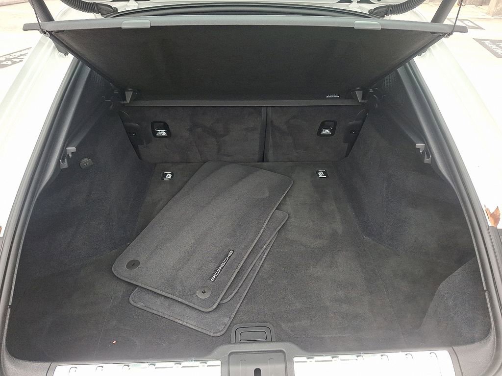 Used 2024 Porsche Panamera image 30