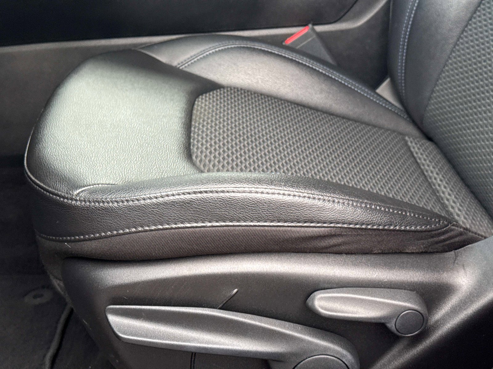 Used 2025 Jeep Compass Latitude w/ Altitude Special Edition image 21