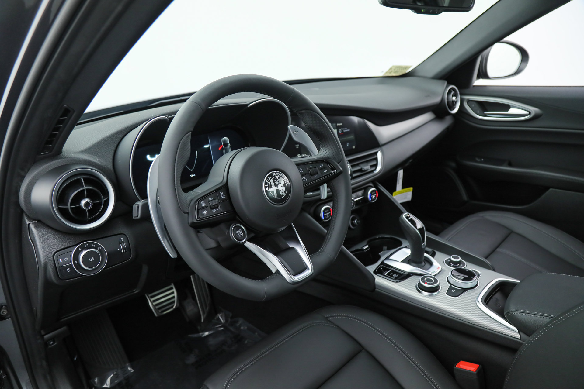 New 2025 Alfa Romeo Giulia w/ Driving Assist Package RWD image 16