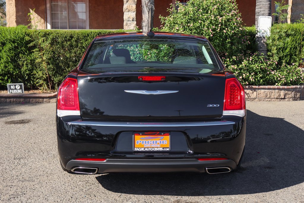 Used 2022 Chrysler 300 Touring image 7