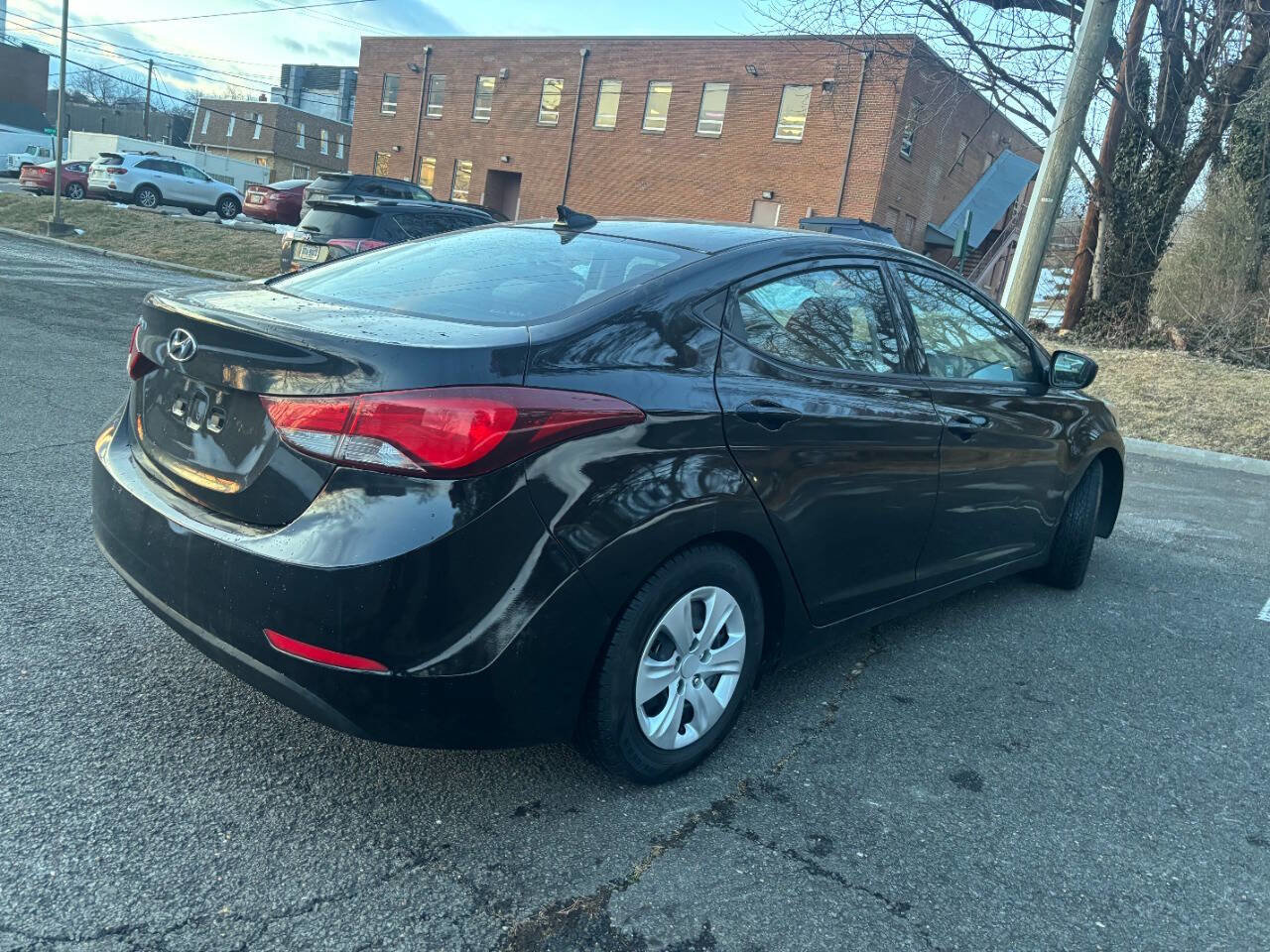 Used 2016 Hyundai Elantra SE image 5