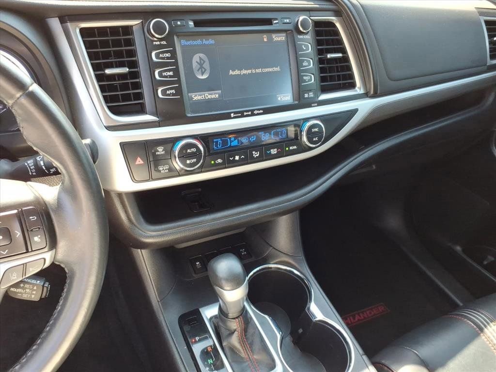 Used 2019 Toyota Highlander SE w/ Nightshade Edition image 32