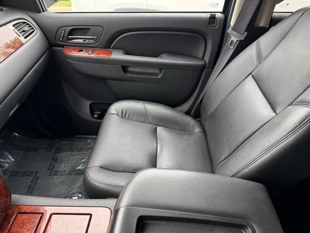 Used 2013 Chevrolet Avalanche LTZ AWD/4WD image 21