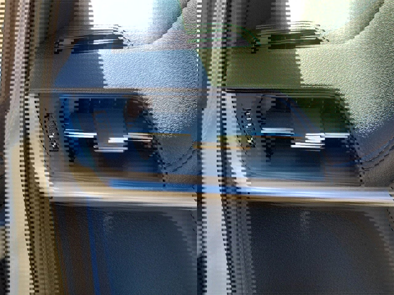 Used 2025 Toyota Sienna Limited image 34