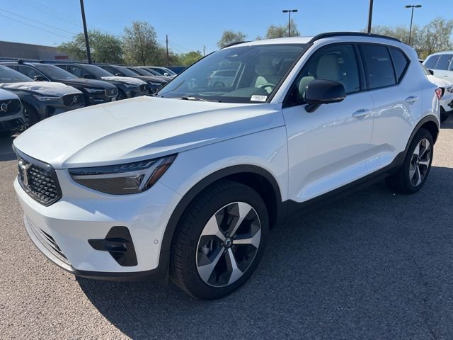 New 2026 Volvo XC40 B5 Plus w/ Climate Package AWD/4WD image 7