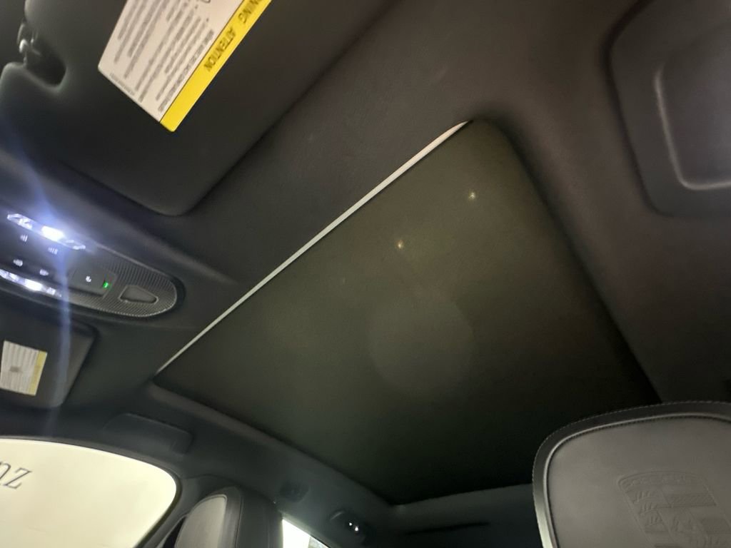 Used 2025 Porsche Cayenne Coupe image 32