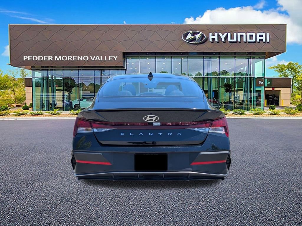 Certified 2025 Hyundai Elantra Sport image 4