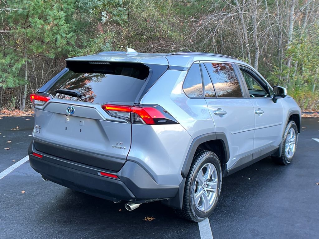 Used 2022 Toyota RAV4 LE image 5