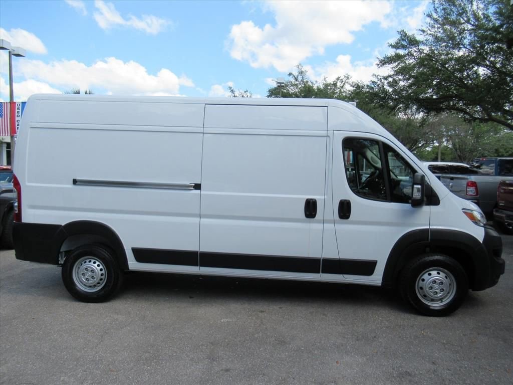 Used 2025 RAM ProMaster 2500 w/ Convenience Group FWD image 2